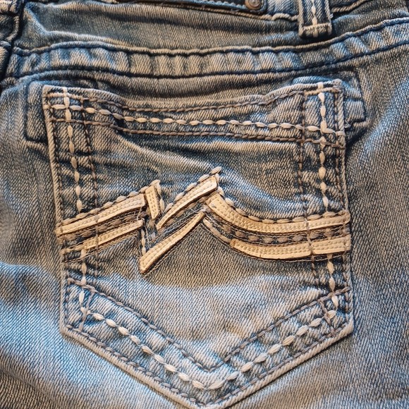 Miss Me Shorts, Size 28, Low-Rise, 30W x 2L, Distressed, 9" Waist to Hem - Picture 9 of 9